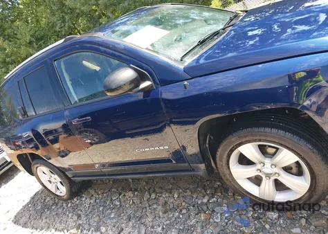 2017 Jeep Compass Sport 4X4 z USA, uszkodzony, nr VIN 1C4NJDBB4HD143899